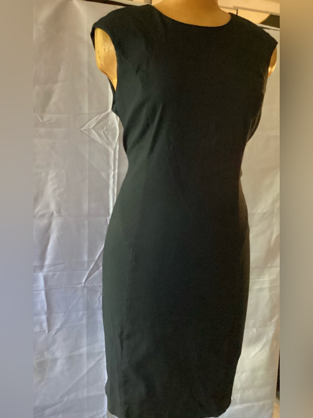 30 Classic Black Midi Sheath Dress - Sleek Professional Style